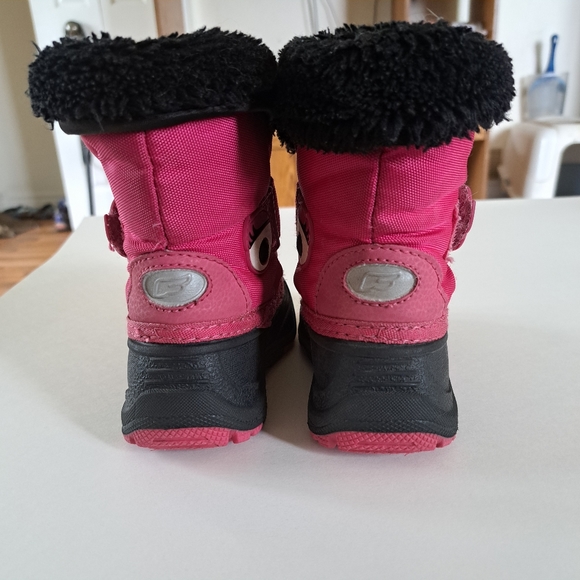 Toddlers Girls Waterproof Winter Boots. Warm And Furry. Eyes And Teeth Design - Picture 5 of 8